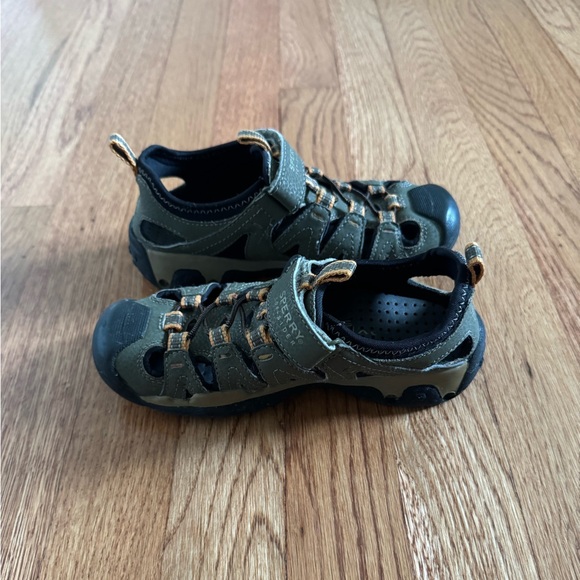 Kids Sperry Closed Sandals - Picture 2 of 7